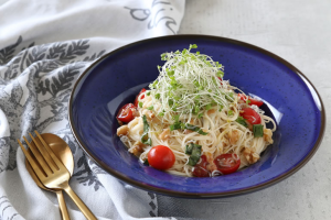 梅とくるみのバジル風味そうめん