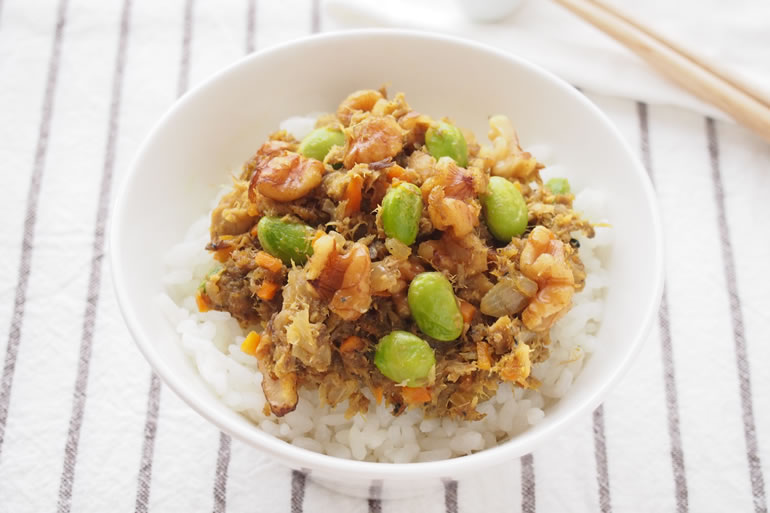 くるみとさばの和風カレーそぼろ丼
