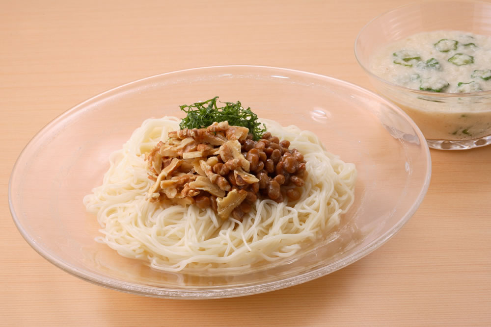 納豆とくるみのトロロそうめん