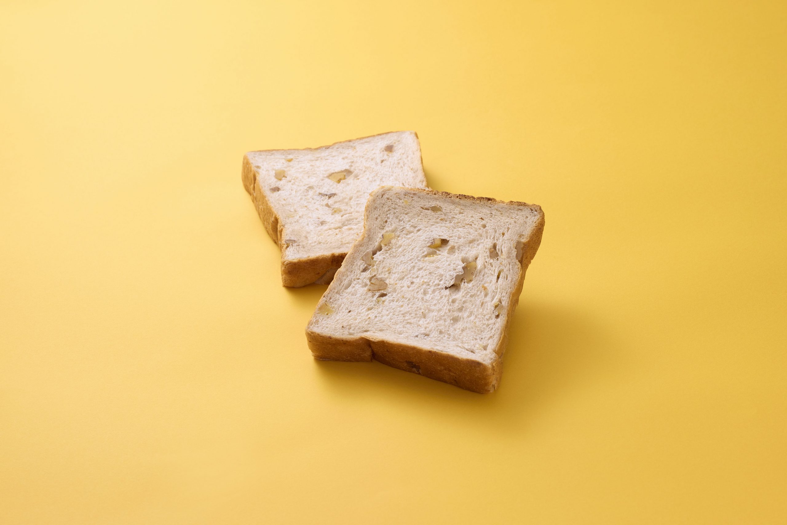 「くるみ極生食パン」