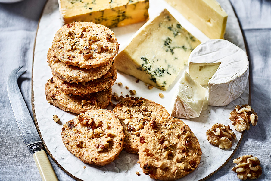 くるみとチーズのアプリコットビスケット