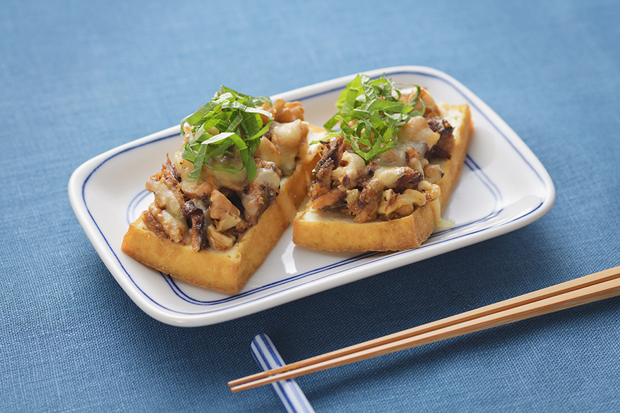 くるみといわし蒲焼缶で照り焼き厚揚げピッツァ